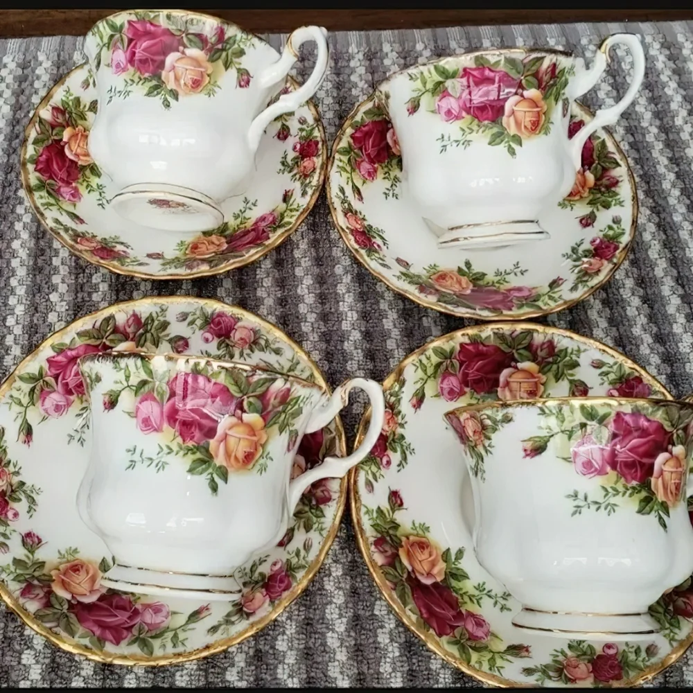 Beautiful Royal Albert Old Country Roses Dinnerware Set 4 Place Settings!